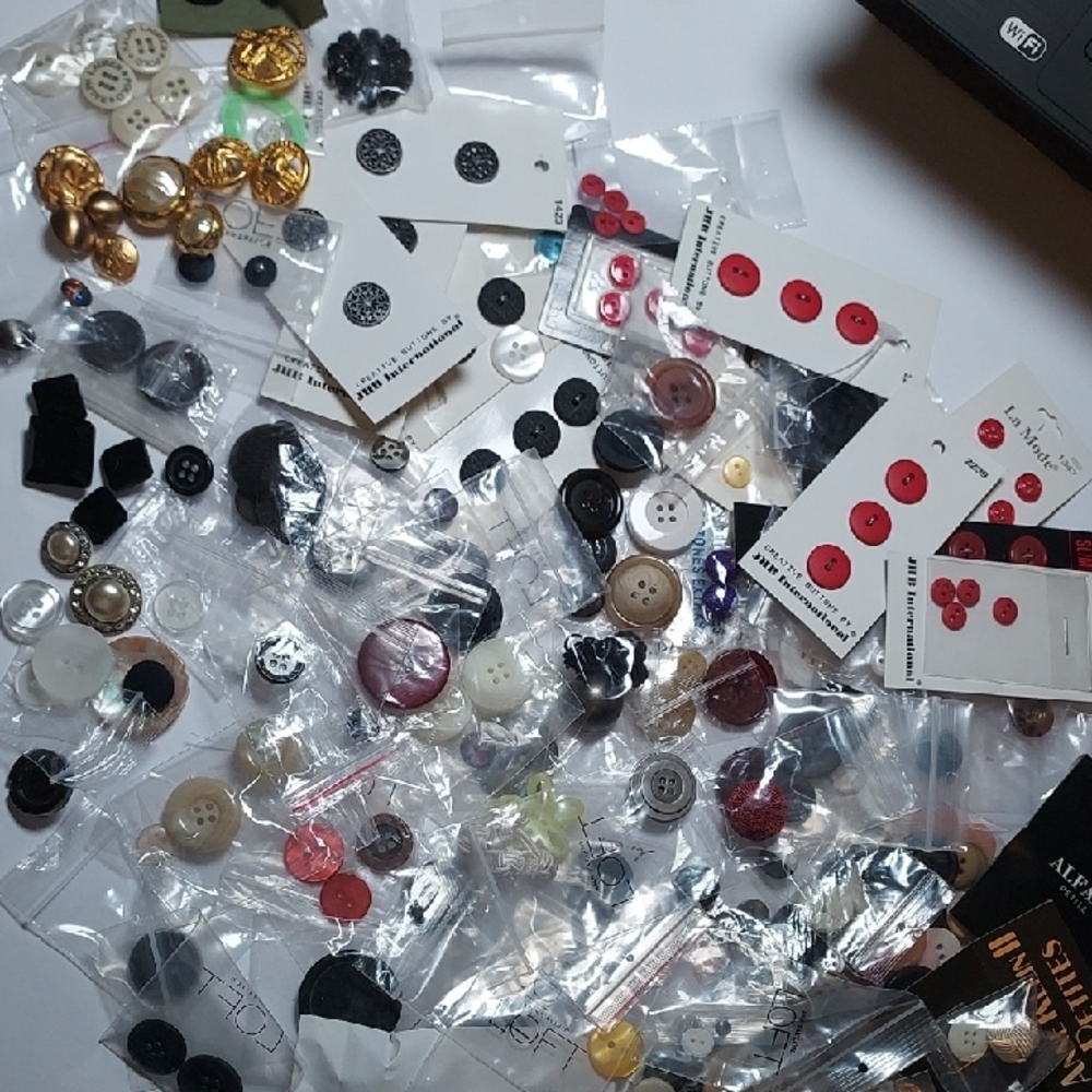 Lot of Vintage Buttons Sewing Handcrafts